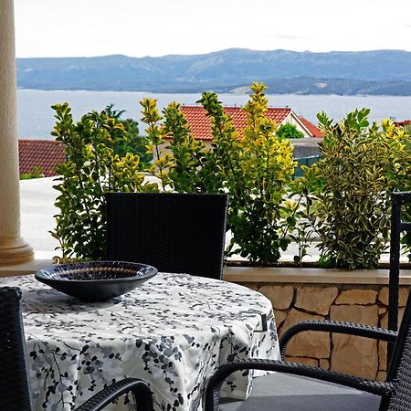 Apartments Toni Бол Екстер'єр фото