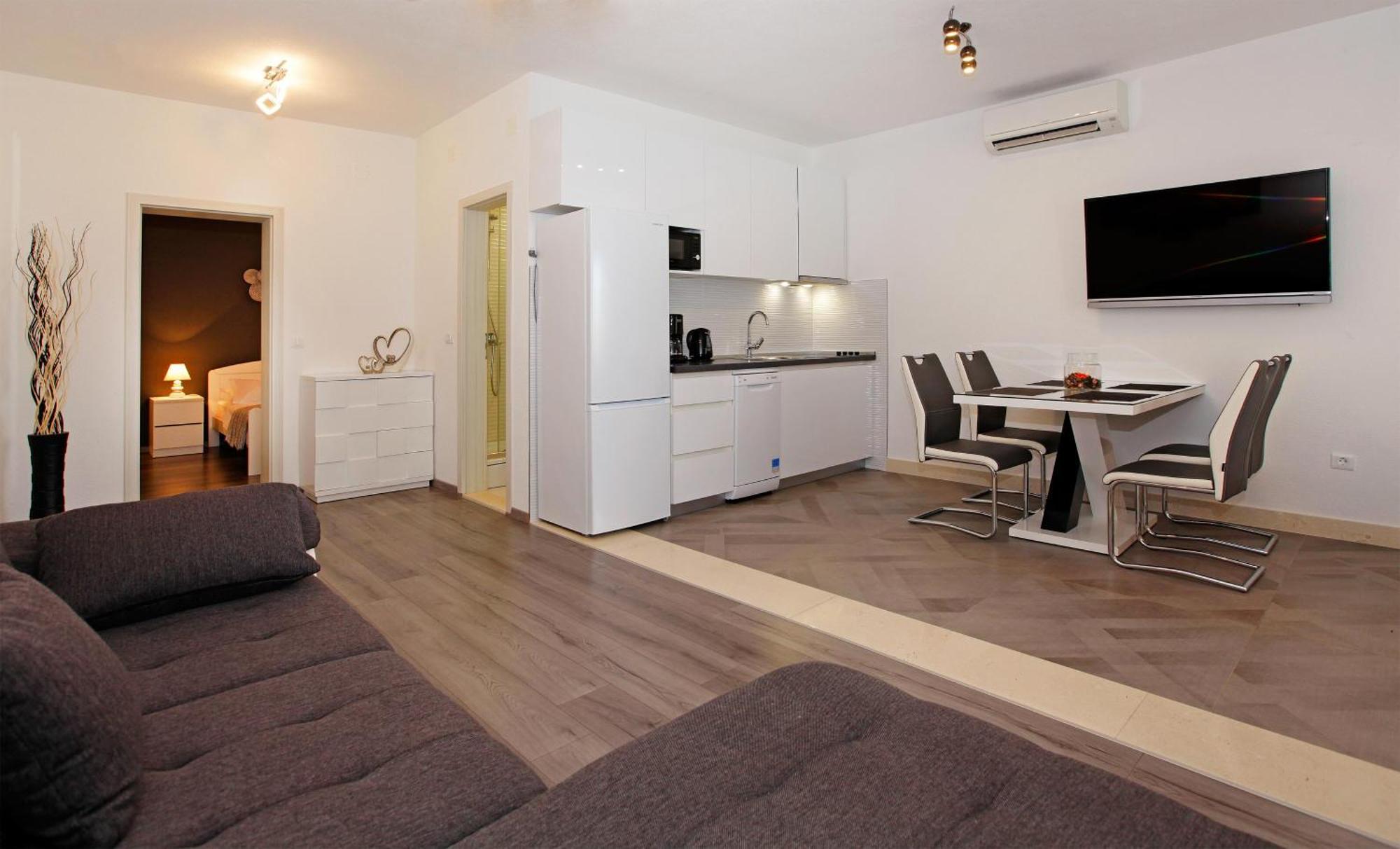 Apartments Toni Бол Екстер'єр фото
